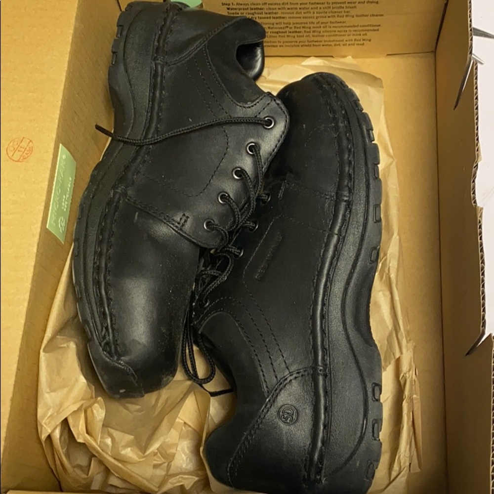 Red wings Women’s Size 8
